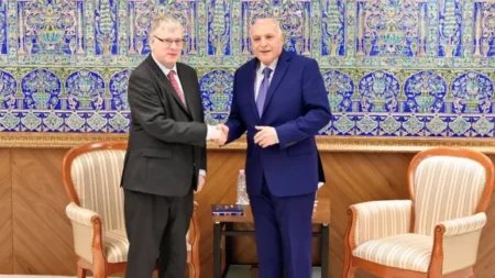 عطاف يستقبل مدير إفريقيا بمعهد “تشاتام هاوس” لبحث التحديات القارة الإفريقية