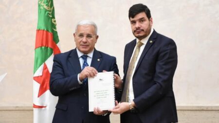 بوغالي يتسلم التقريرين المتعلقين بمراجعة المشروعين التمهيديين لقانوني الأحزاب السياسية والجمعيات