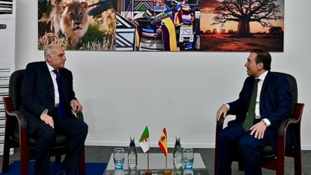 عطاف يلتقي نظيره الإسباني لبحث التعاون الثنائي وتطورات القضية الفلسطينية