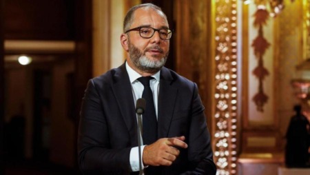 سيناتور فرنسي يؤكد: اليمين المتطرف شلّ كل حركات الرئيس ماكرون