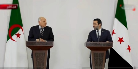 عطاف يعرب عن استعداد الجزائر “الكامل” للوقوف إلى جانب سوريا في هذه المرحلة المفصلية من تاريخها