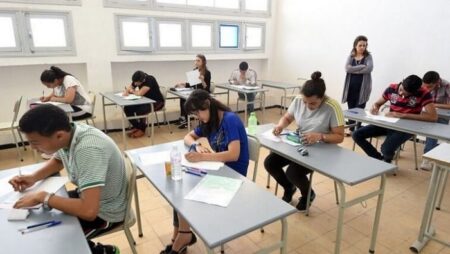 انطلاق مراجعة بيانات المسجلين في امتحاني البيام والبكالوريا اليوم
