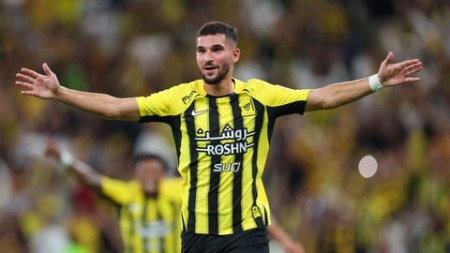 أشعل أزمة في الوحدة.. حسام عوار يواصل توهجه مع الاتحاد السعودي
