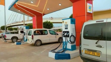ميلة.. سونلغاز تنصب 8 محطات لشحن السيارات الكهربائية