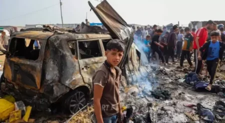 الاحتلال يواصل خروقاته.. شهيد وقصف مدفعي شرقي رفح