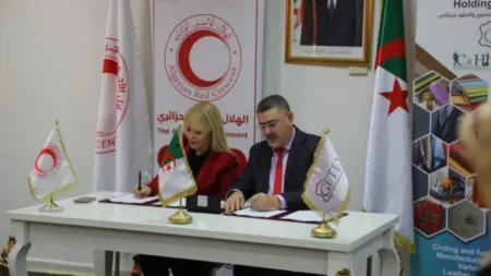 الهلال الأحمر الجزائري والشركة القابضة للنسيج والجلود يوقّعان اتفاقية لدعم المنتوج الوطني والعمل الخيري