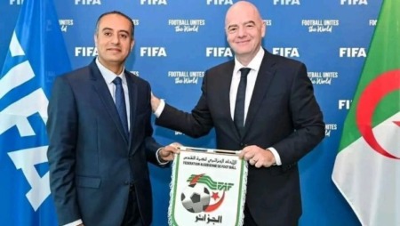 رئيس الاتحاد الدولي يهنئ وليد صادي بمناسبة انتخابه على رأس الاتحاد الجزائري لكرة القدم