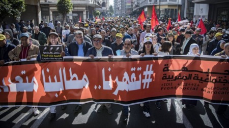 بطالة متفاقمة وأموال مهدرة في مشاريع عقيمة تنذر بانفجار شعبي بالمغرب