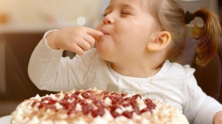 كيف يقضي طفل السكري عيد الفطر المبارك بلا مشاكل؟