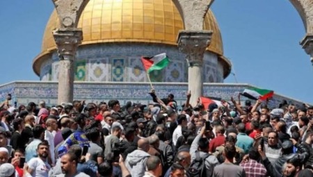 حماس تدعو للحشد والاعتكاف في باحات الأقصى وحمايته من اقتحامات المستوطنين