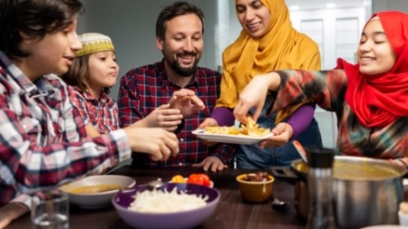وجوب إظهار السُّرور والفرح في أيام العيد