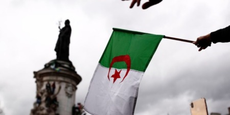 منظمات حقوقية تندد بالتضييق على الجالية الجزائرية بفرنسا