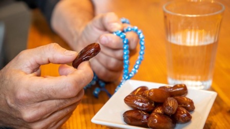 خواطر دعوية.. ما هو أجر تفطير الصائمين؟