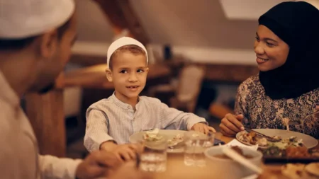 صيام الطفل لأول مرة.. الذكرى التي لا تنسى