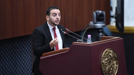 النائب عز الدين زحوف يفتح النار على دراما التفاهة في رمضان: “كفى عبثا بهوية الجزائريين!”