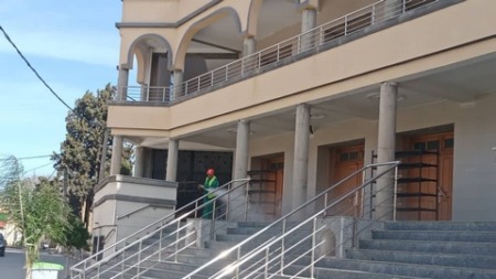 مواصلة عمليات التنظيف في محيط المساجد وأماكن توافد المواطنين بالحراش