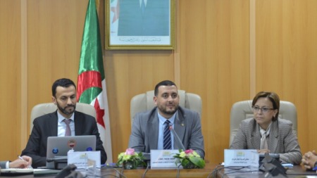 لجنة الشباب والرياضة تستمع إلى وزير اقتصاد المعرفة حول دعم المؤسسات الناشئة
