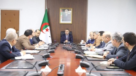 سعيود يترأس اجتماعا لبحث عصرنة مطار الجزائر وإطلاق شركة نقل داخلي