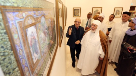 عميد جامع الجزائر يشرف على تكريم المشاركين في معرض الفنون الإسلامية