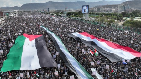 الشعبية تشيد بالردود النوعية للقوات المسلحة اليمنية على العدوان الأمريكي