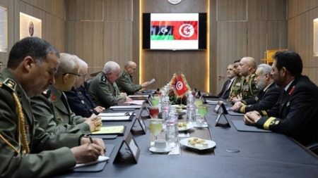 رئيس أركان الجيش الليبي يبحث في تونس تعزيز التعاون العسكري بين البلدين