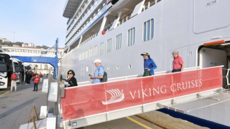 ميناء الجزائر يستقبل الباخرة السياحية “Viking Saturn” وعلى متنها 913 سائحا أجنبيا