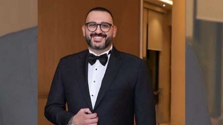 أكرم حسني: أفضّل اللجوء إلى طبيب نفسي لمواجهة الضغوط المتنوعة