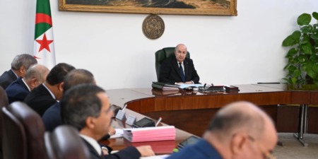 مجلس الوزراء يصادق على مشاريع كبرى تشمل السكك الحديدية.. استيراد المواشي وصناعة الرخام