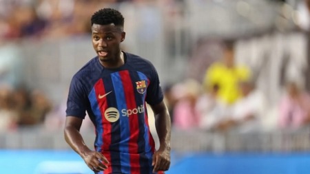 برشلونة لم يغيّر خططه بشأن مستقبل فاتي