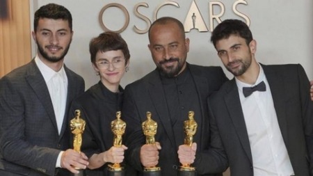 اعتداء على مخرج فيلم “لا أرض أخرى”… الجيش الصهيوني يعتقله داخل سيارة إسعاف!