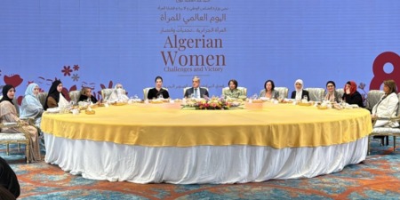 الوزير الأول يشرف على تكريم عدد من النساء الجزائريات اللواتي سجلن بصمتهن المتميزة في عدة مجالات