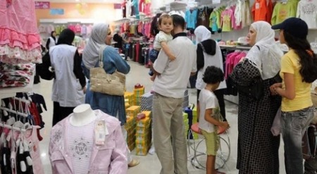الجزائريون يستعدون لاستقبال عيد الفطر على طريقتهم