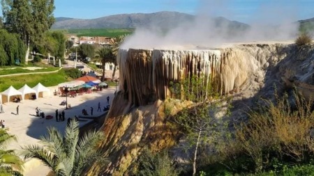 حمامات قالمة.. قبلة الباحثين عن الراحة في فصل الربيع