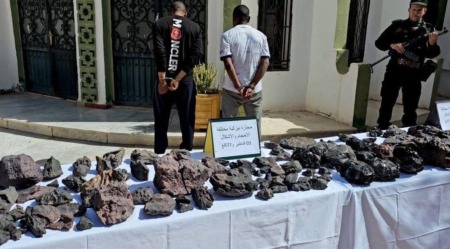 الدرك الوطني بتميمون يحجز كمية معتبرة من الأحجار النيزكية