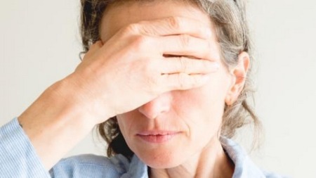 أعراض انقطاع الحيض.. هل تصل إلى الدماغ؟