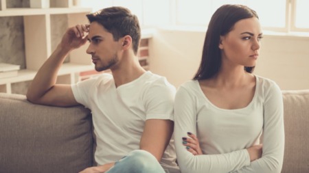 زوجك يرفض طلباتك.. كيف يكون تصرفك المثالي؟