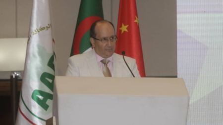 الجزائر تدعو الصين لتعزيز استثماراتها وتفتح أبواب التصدير أمام المنتجات الوطنية