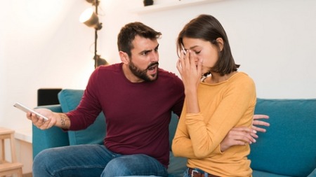 أسباب تجعل الزوج يقلل من شأن زوجته