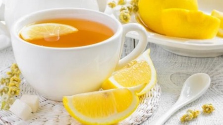 الشاي الأخضر مع الليمون.. شراب الصحة والجمال