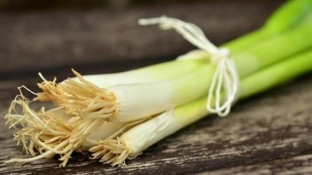 فوائد البصل الأخضر.. مذاق وفائدة