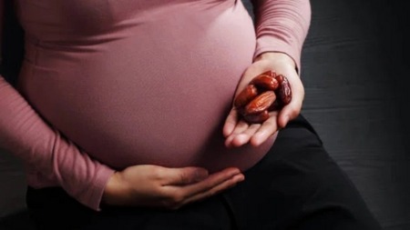 هل حقا أن التمر يسبب الإجهاض أو الولادة المبكرة؟