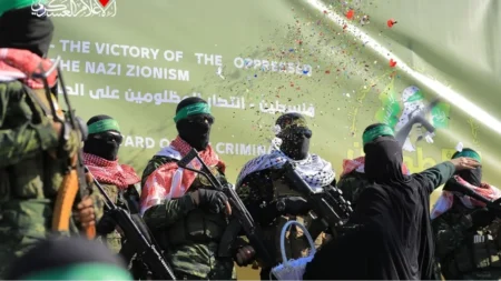 تقديم مقترح جديد لحماس يشترط “نزع سلاح المقاومة”.. والحركة ترفض