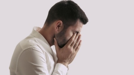 آفة تسقطك من عين الله عز وجل