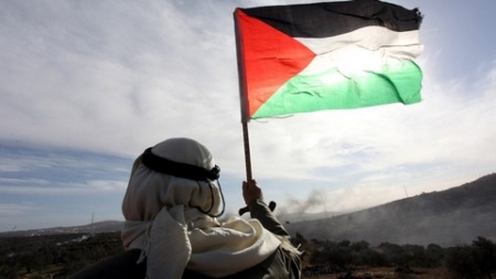 الدفاعُ عن الثوابت الفلسطينيّة