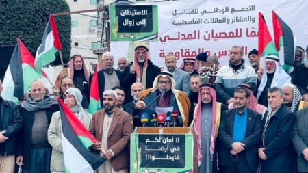 العشائر تطالب بالضرب بيدٍ من حديدٍ على كل من يعبث بأمن غزة