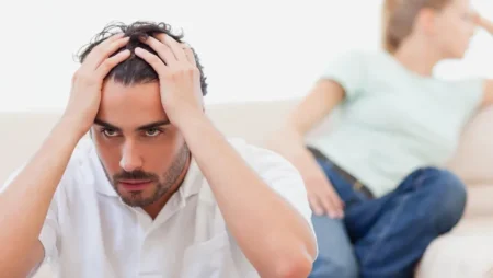 كيف يتعامل الرجل في حال الانفصال العاطفي؟