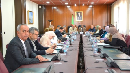 تنصيب لجنة التحكيم الخاصة بمسابقة أفضل الأعمال المدرسية حول موضوع “الجزائر والقضايا العادلة”