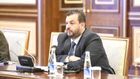 أنور بوشويط يشارك في صياغة قرار برلماني بشأن تعزيز حل الدولتين