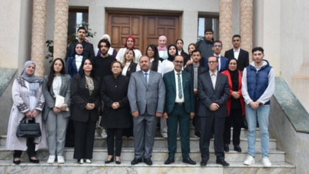 طلبة من كلية الحقوق بجامعة الجزائر 1 في زيارة إلى مقر وزارة العلاقات مع البرلمان