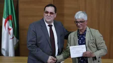 مزيان يستقبل المراسلين الدائمين الذين يمارسون المهنة لحساب وسائل إعلام أجنبية